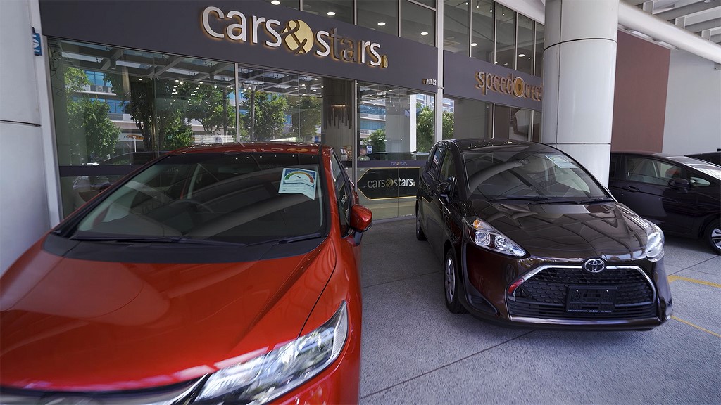 Cars & Stars Showroom Facade